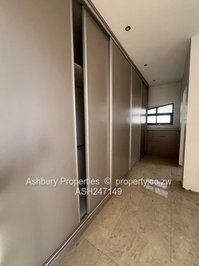 Bright 4-Bed Monavale Flat — Tiled, Fitted Kitchen, 24hr Security