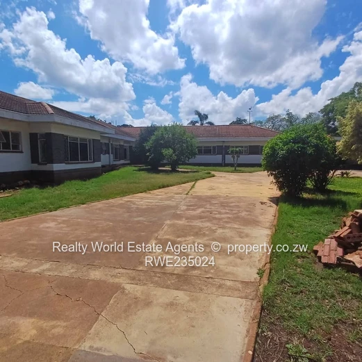 Three Bedroomed Property To Rent-Suitable for Commercial Use