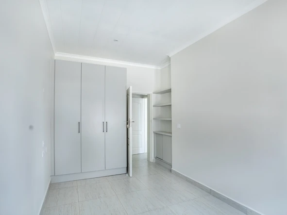 2 Bedroom Flat & Apartment