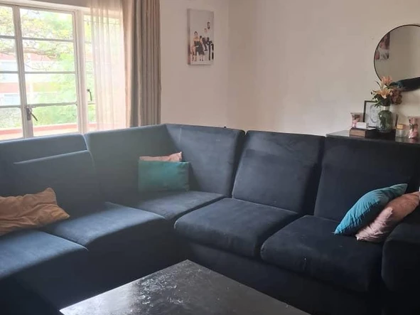 2 Bedroom Flat & Apartment