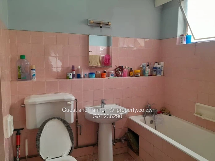 Spacious 3-BR Flat for Sale at Chelmscote Mansion, Bainnes Avenue – Prime Location with Borehole