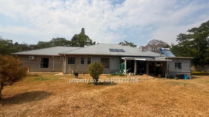 Newlands Office: 780m² with 10 Big Offices + a Conference Space on 6,100m² — Paved Drive & Borehole