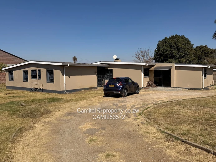 Spacious 3-bed Sunridge Home with Flatlet & Verandah