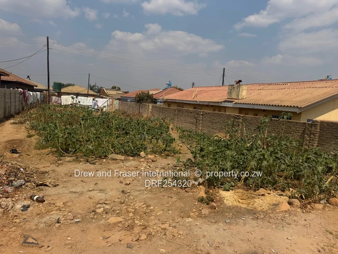 300m² Stand with Main Road Frontage in Damofalls