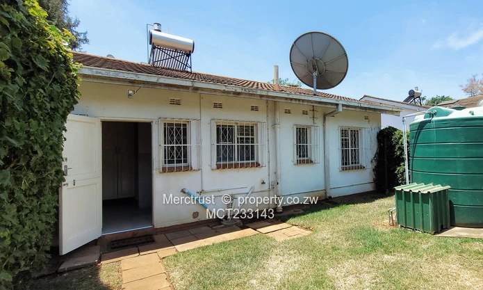 Neat simplex garden flat (Sole Mandate)