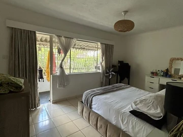 2 Bedroom Flat & Apartment