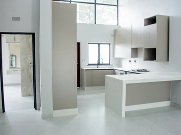 4 Bedroom Flat & Apartment