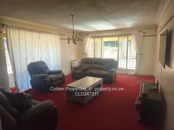 Spacious 3-Bed Home in Zimre Park - 936m² & Borehole (Sole Mandate)
