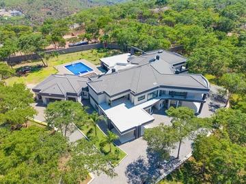 6 Bedroom House