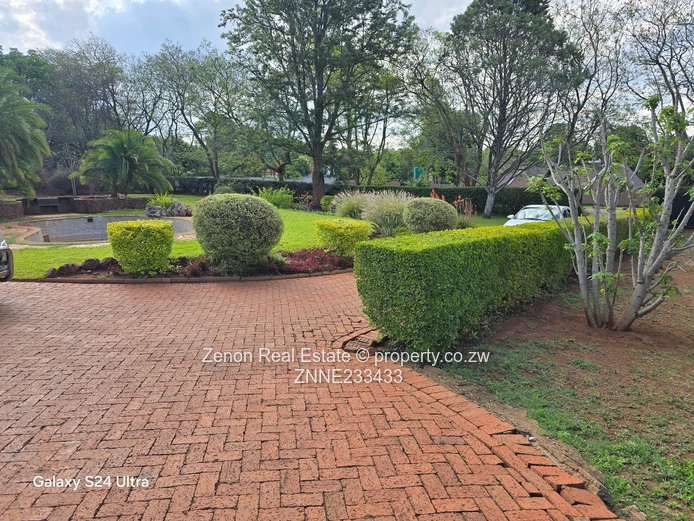 4bedroom house, main ensuite in Greystone park,4612sqm ,deed 390k neg (Sole Mandate)