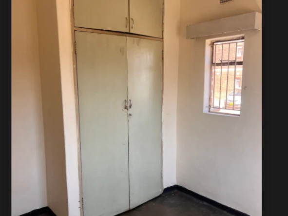 2 Bedroom Flat & Apartment