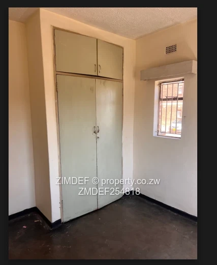 Bright 2-Bed Furnished Flat with Secure Windows — Willowvale (Sole Mandate)