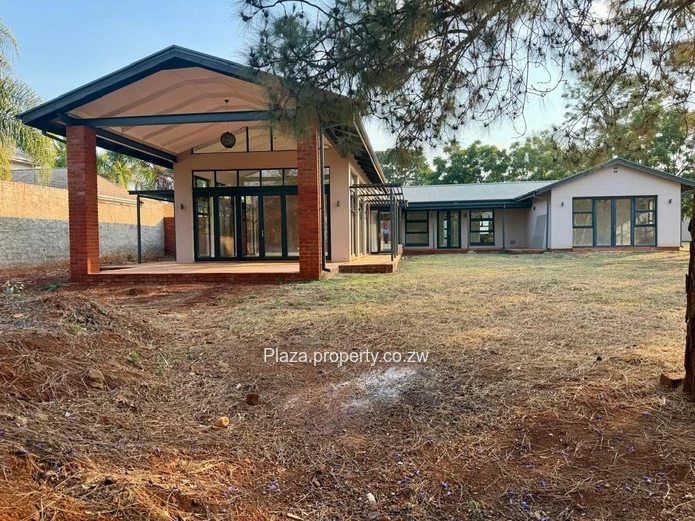 Space, Privacy & Security - Exclusive Helensvale Townhouse