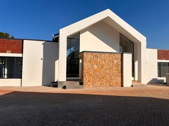 3 Bedroom Flat & Apartment