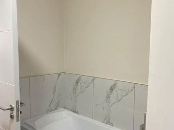 2 Bedroom Flat & Apartment
