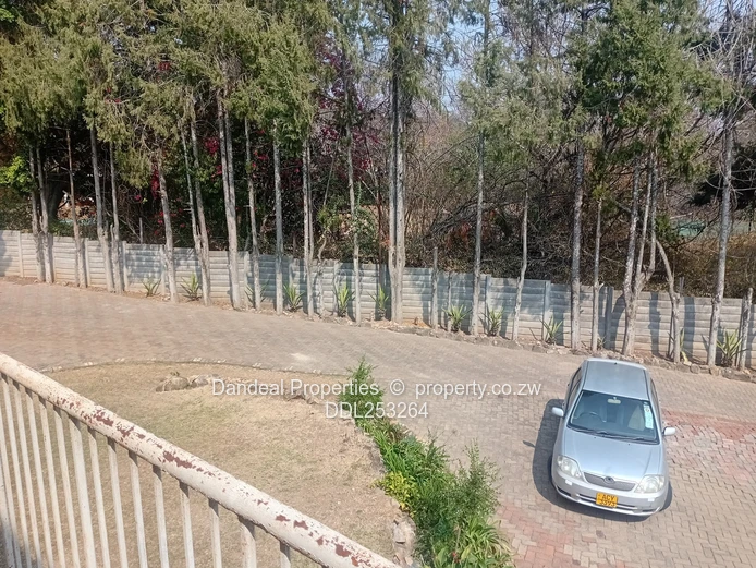 Spacious 5-Bed Home in Ballantyne Park — Pool & Borehole