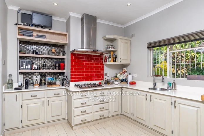 Modern 3 Bedroom Home in Exclusive 6 Unit Complex