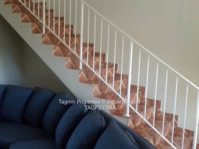 Charming 2-Bed Mabelreign Flat with Garden & Garage (Sole Mandate)