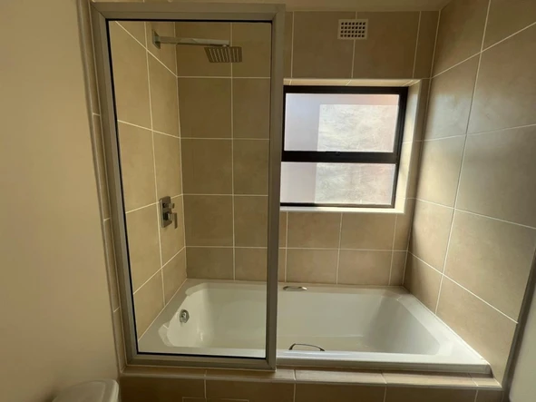 2 Bedroom Flat & Apartment