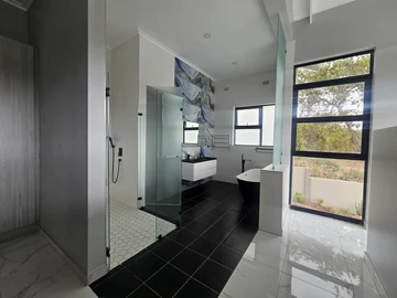 5 Bedroom Flat & Apartment