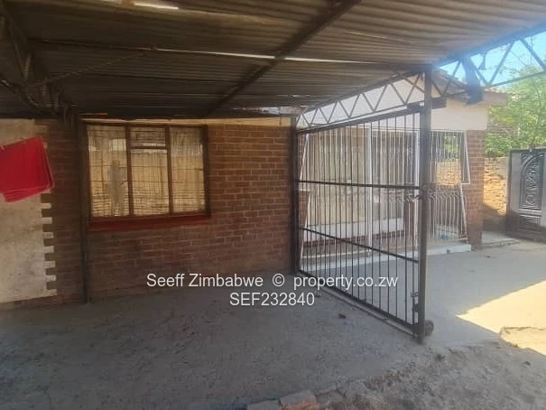  5-Bedroom Family Home in Budiriro!