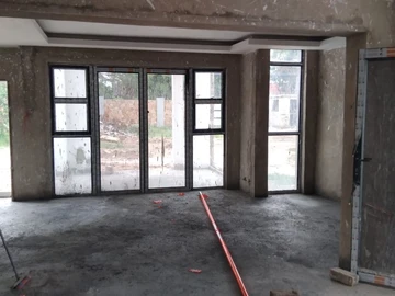 4 Bedroom Flat & Apartment