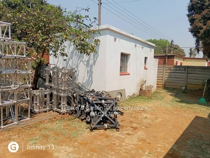 Eastlea 3BR Home on 1400m² — Paved Yard & Staff Unit