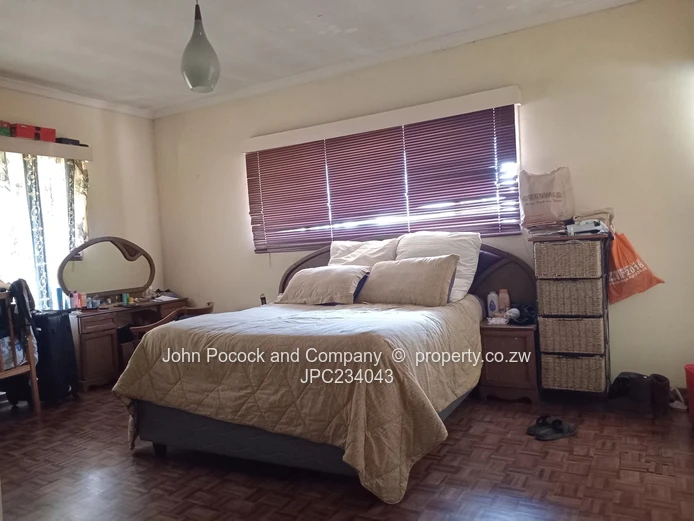 A  3-bedroom home with alot of potential in Morningside