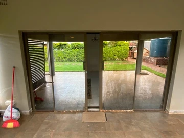 2 Bedroom Flat & Apartment