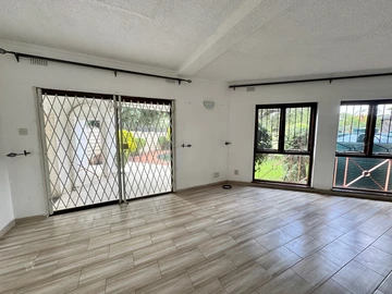 3 Bedroom Flat & Apartment