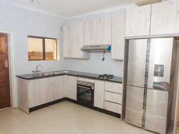 2 Bedroom Flat & Apartment