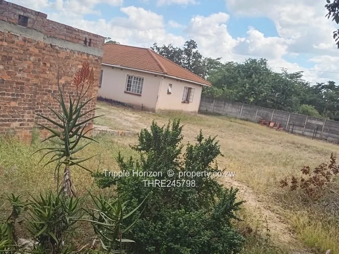 6-Bed Home + Unfinished Extensions on 2215m² – Waterfalls