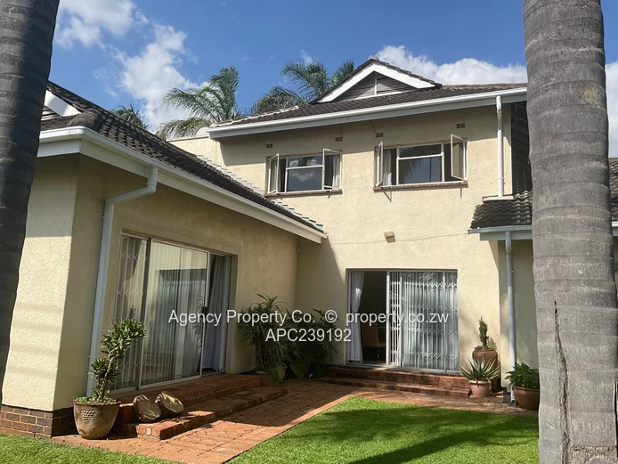 Immaculate Secure Townhouse Close To All Amenities