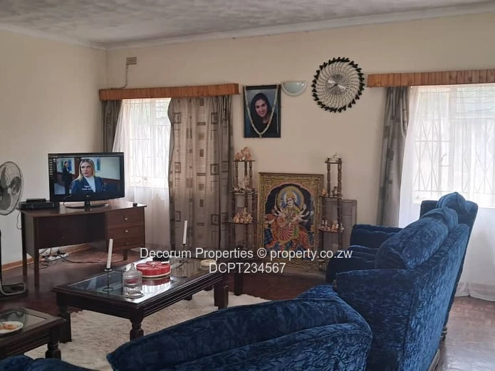 4-Bed Emerald Hill Home on 2030m² with Borehole & Driveway