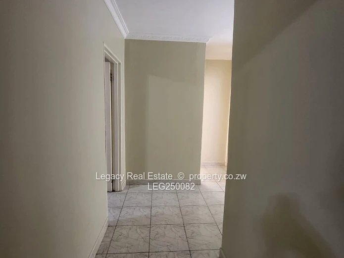 Houghton Park 4-Bed Home with Flatlet, Fitted Kitchen & Garden