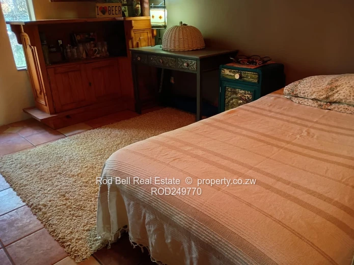 Charming Furnished 1-Bed Apartment with Veranda in Glen Lorne