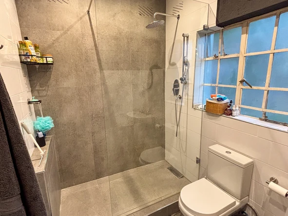 3 Bedroom Flat & Apartment