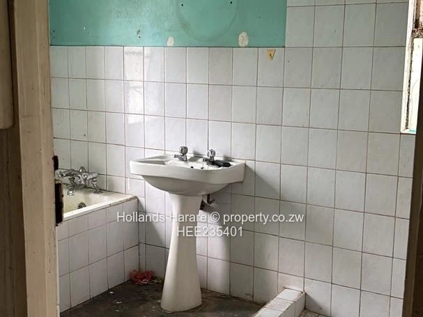 Msasa:  50m2 off Mutare Rd: 425k