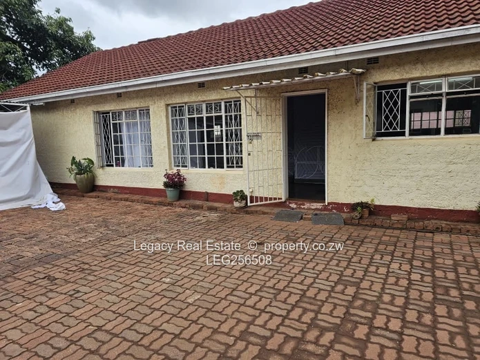 Milton Park 200 sqm Office on 2,000 sqm – Borehole & Workstations