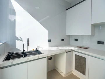 4 Bedroom Flat & Apartment