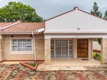 2 Bedroom Flat & Apartment