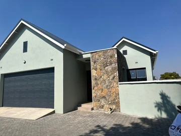 3 Bedroom Flat & Apartment