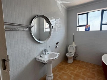 3 Bedroom Flat & Apartment