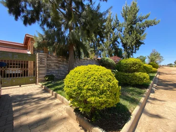 6 Bedroom House