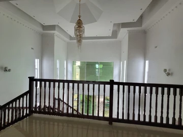 6 Bedroom House
