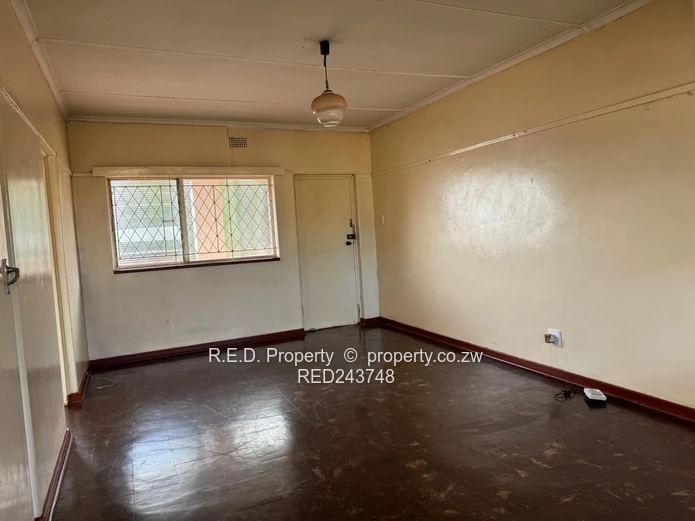 Flat to Rent In Famona!