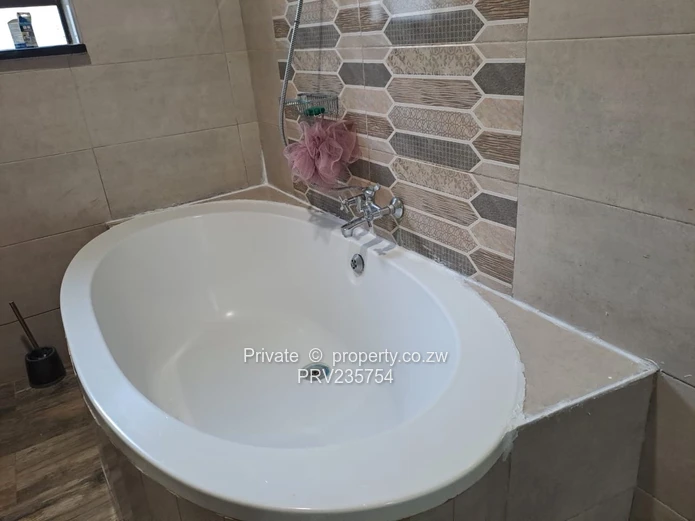 House to let (Sole Mandate)