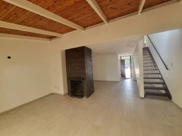 2 Bedroom Flat & Apartment