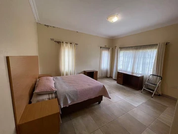 3 Bedroom Flat & Apartment