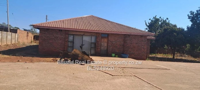 incomplete 5 bedroom house for sale in Tynwald 
